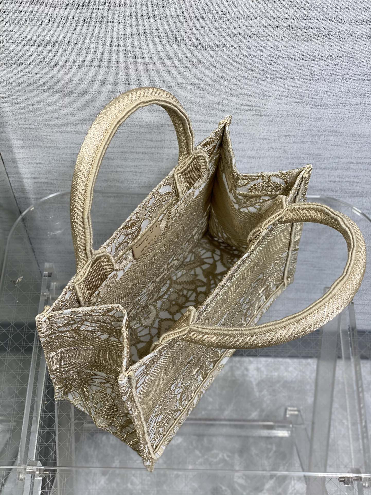 small D*or book tote