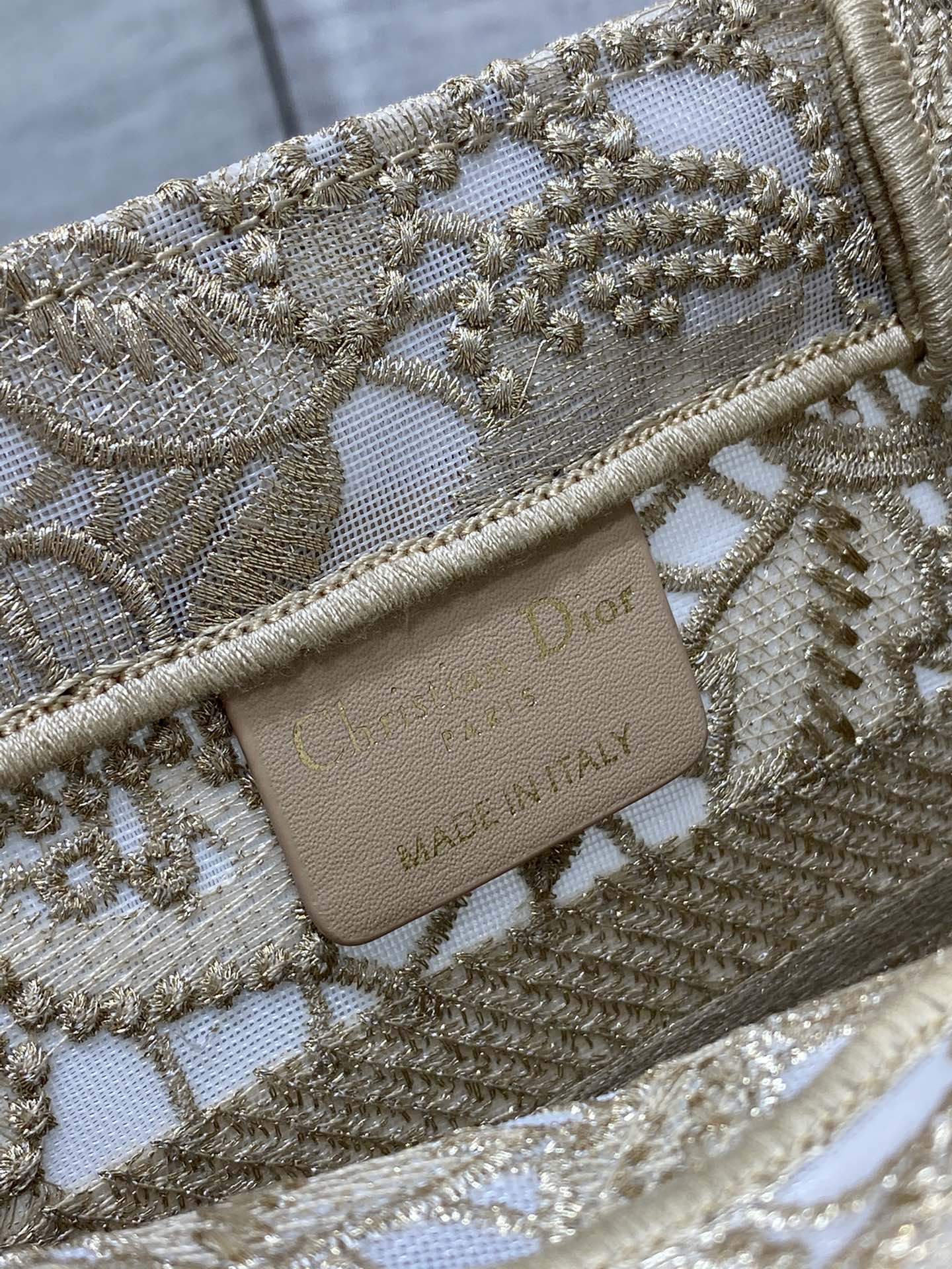 small D*or book tote