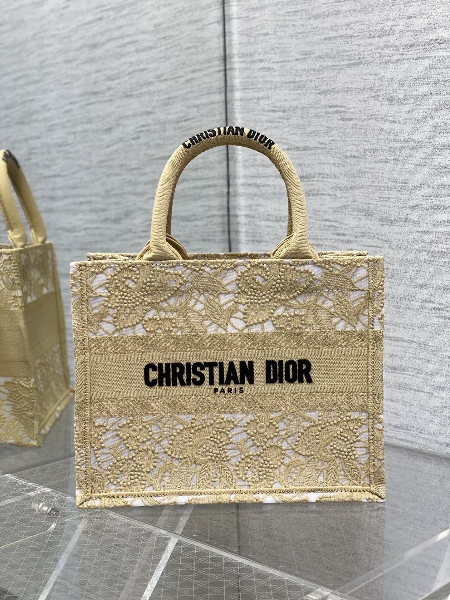 small D*or book tote