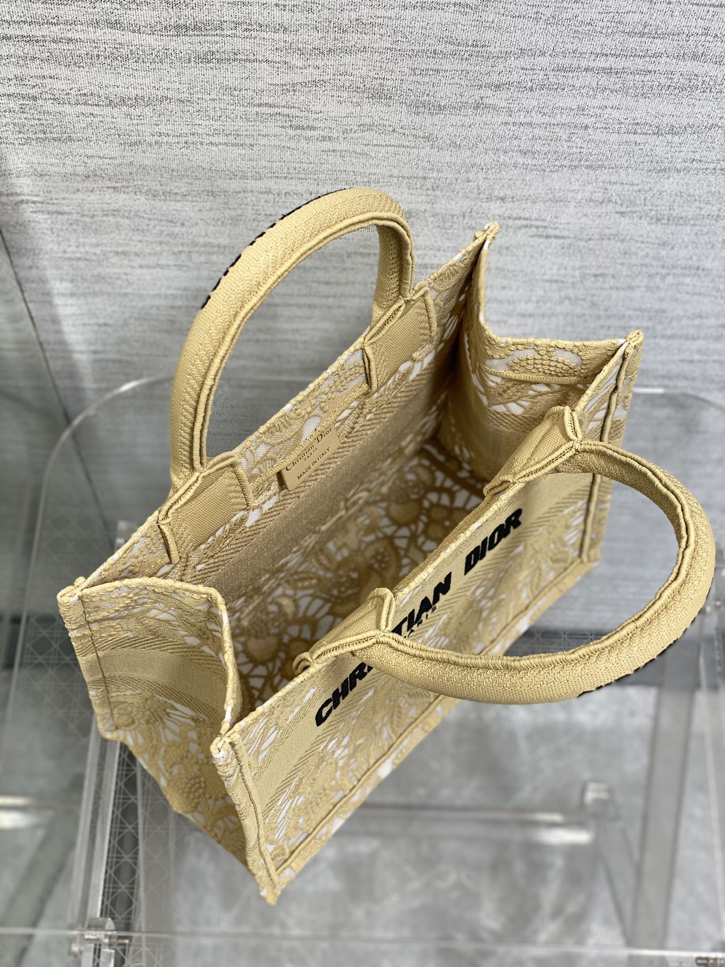 small D*or book tote