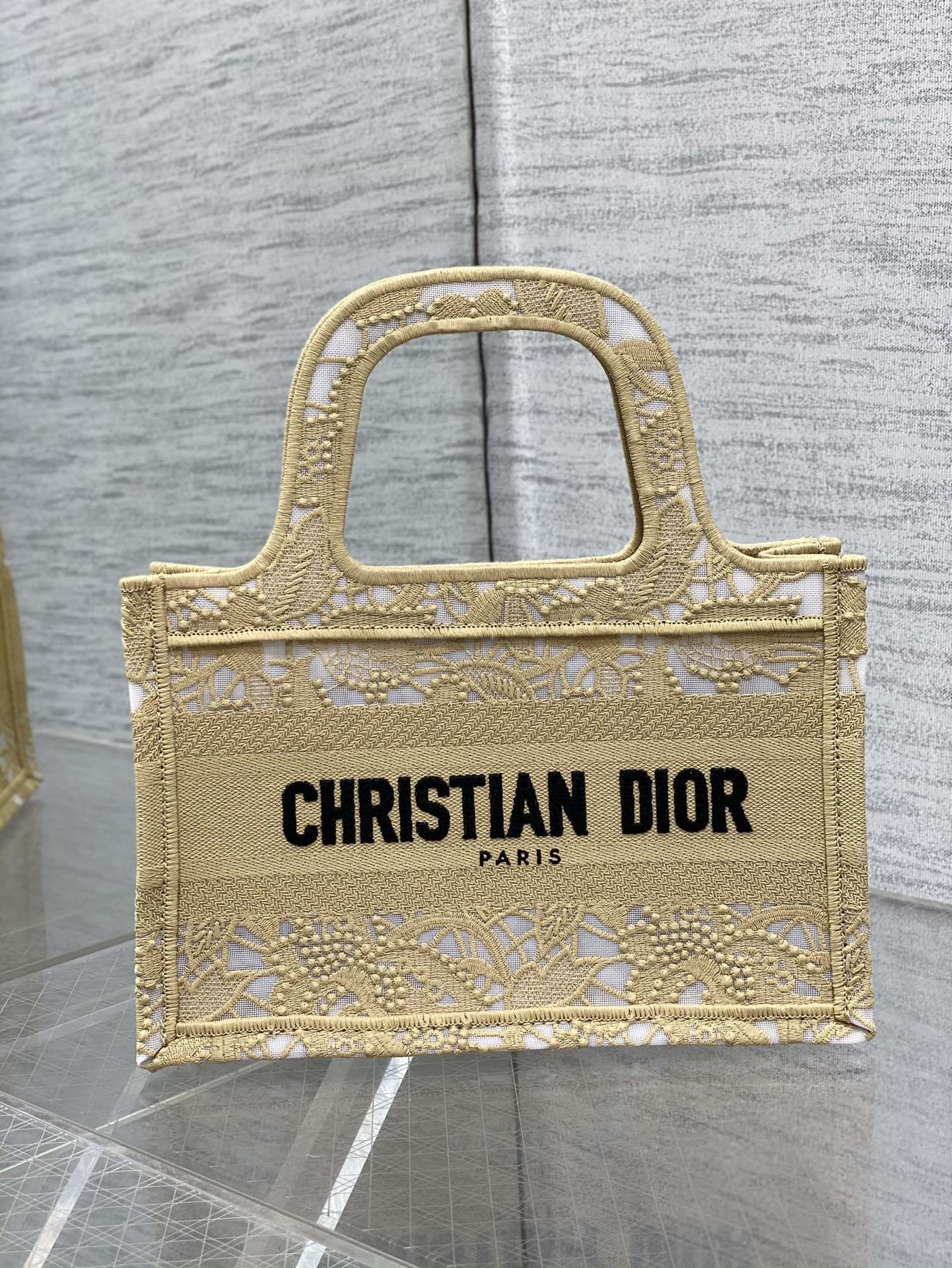 D*or book tote mini