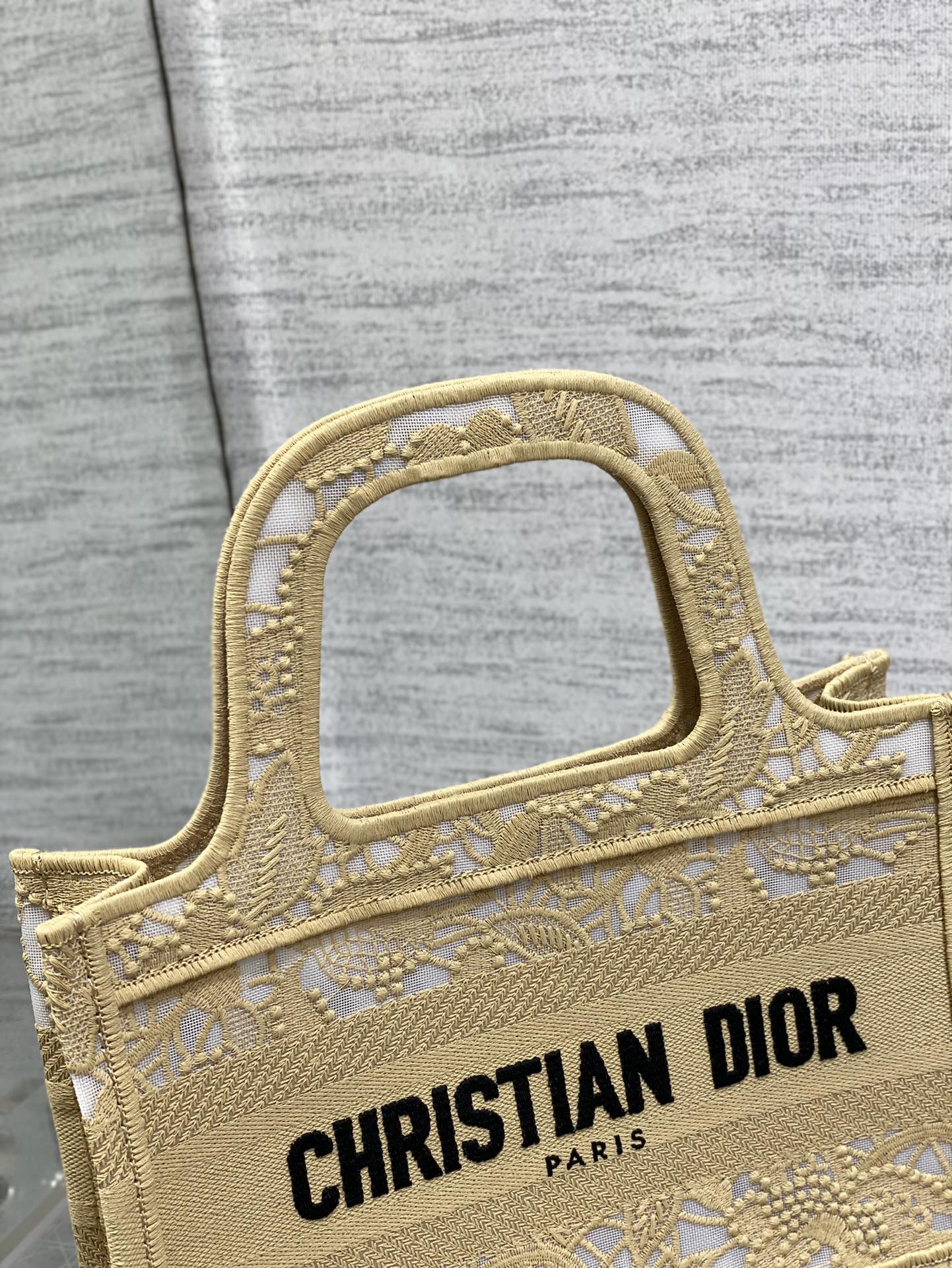 D*or book tote mini