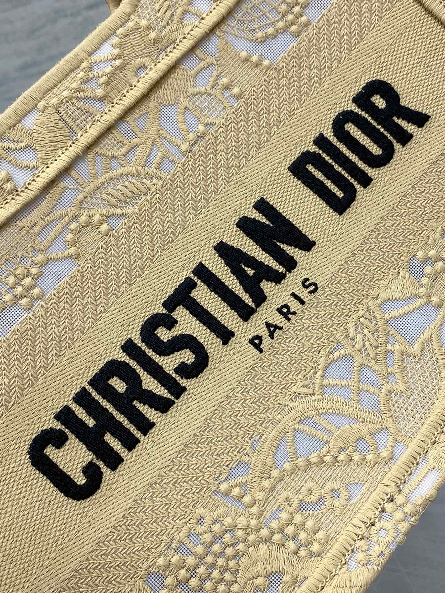D*or book tote mini