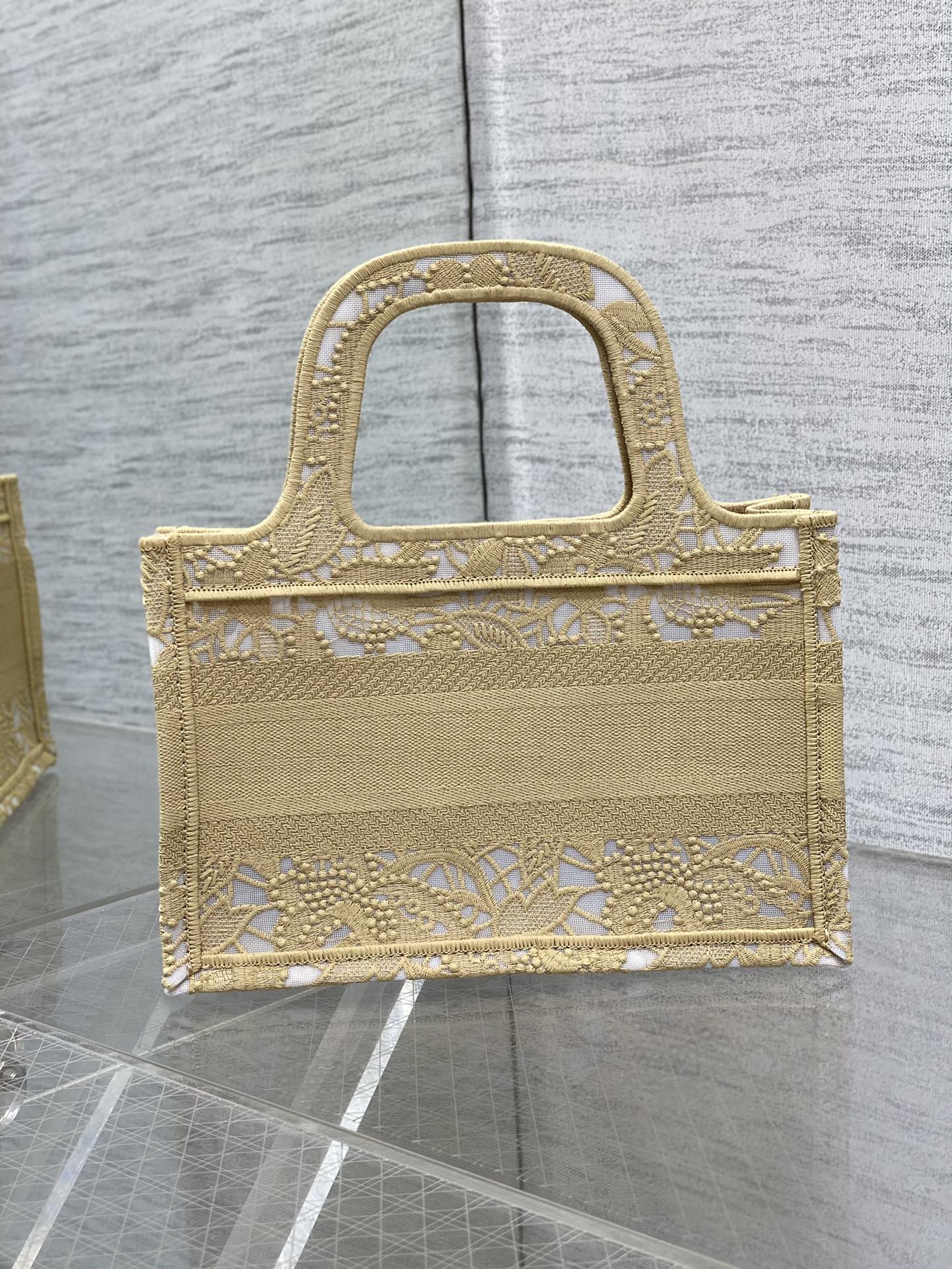 D*or book tote mini