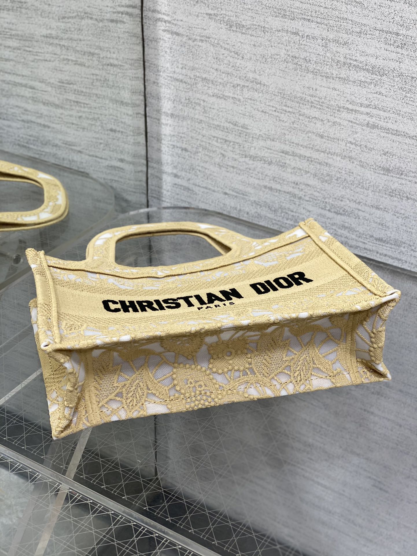 D*or book tote mini