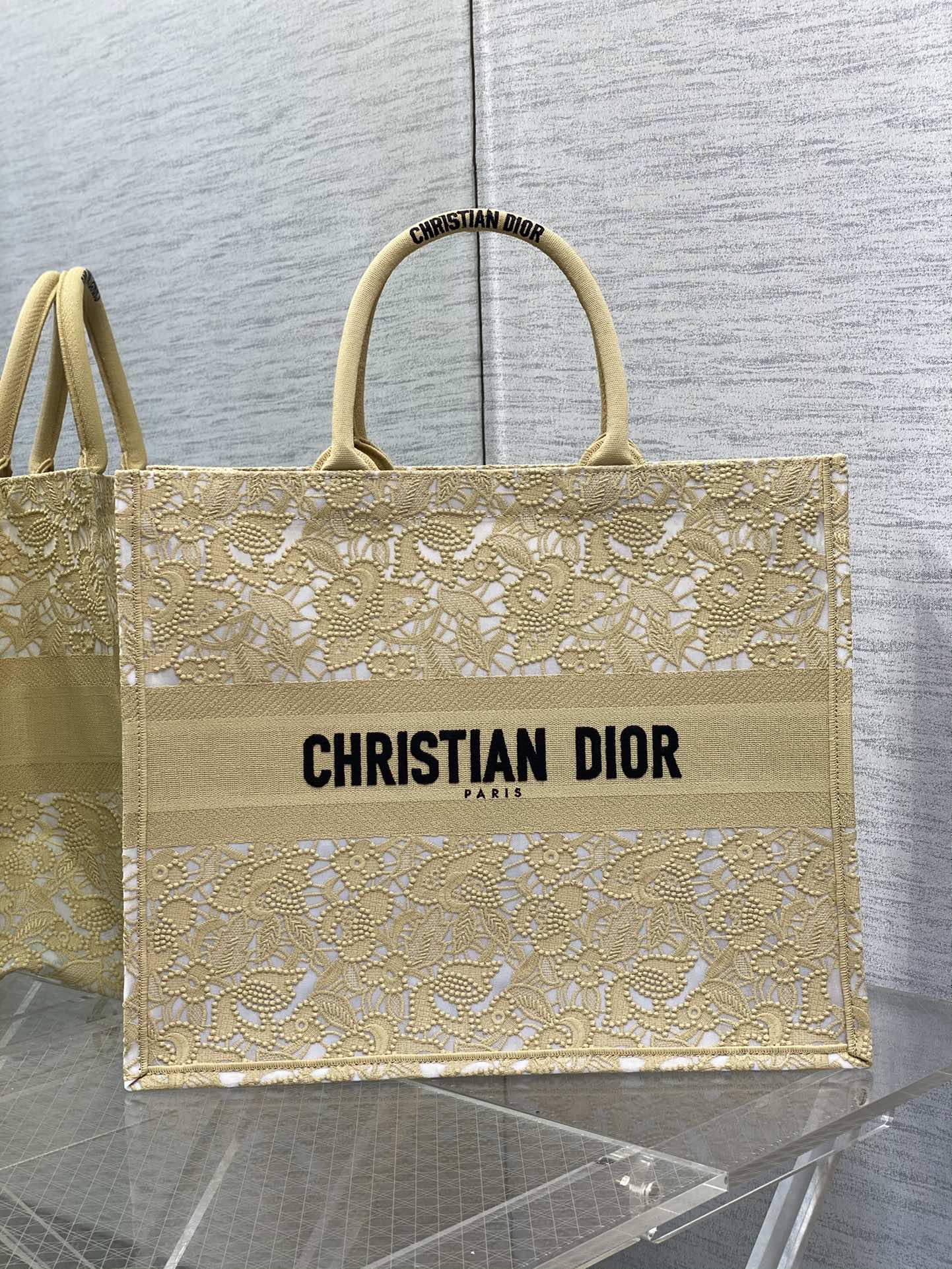 large D*or book tote