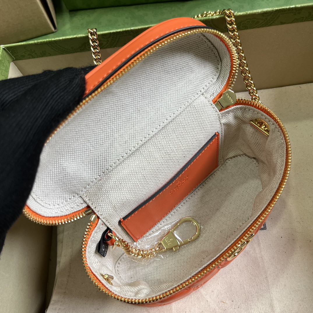 G*u*i gg matelassÉ top handle mini bag