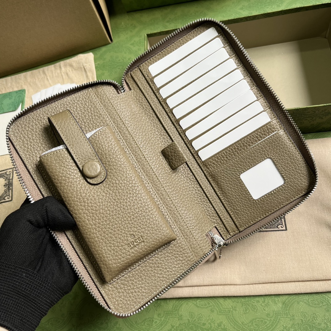 G*u*i jumbo gg travel document case