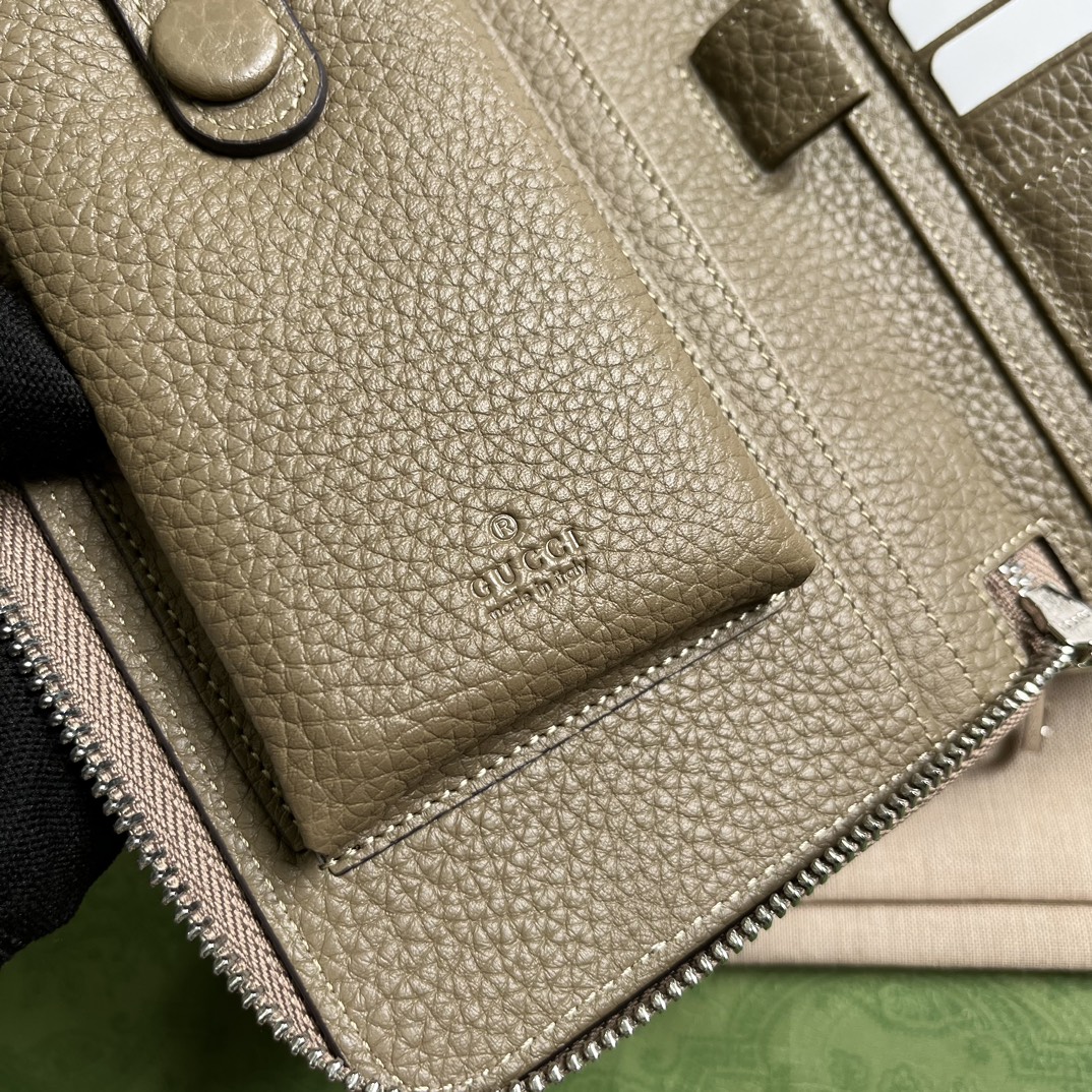 G*u*i jumbo gg travel document case