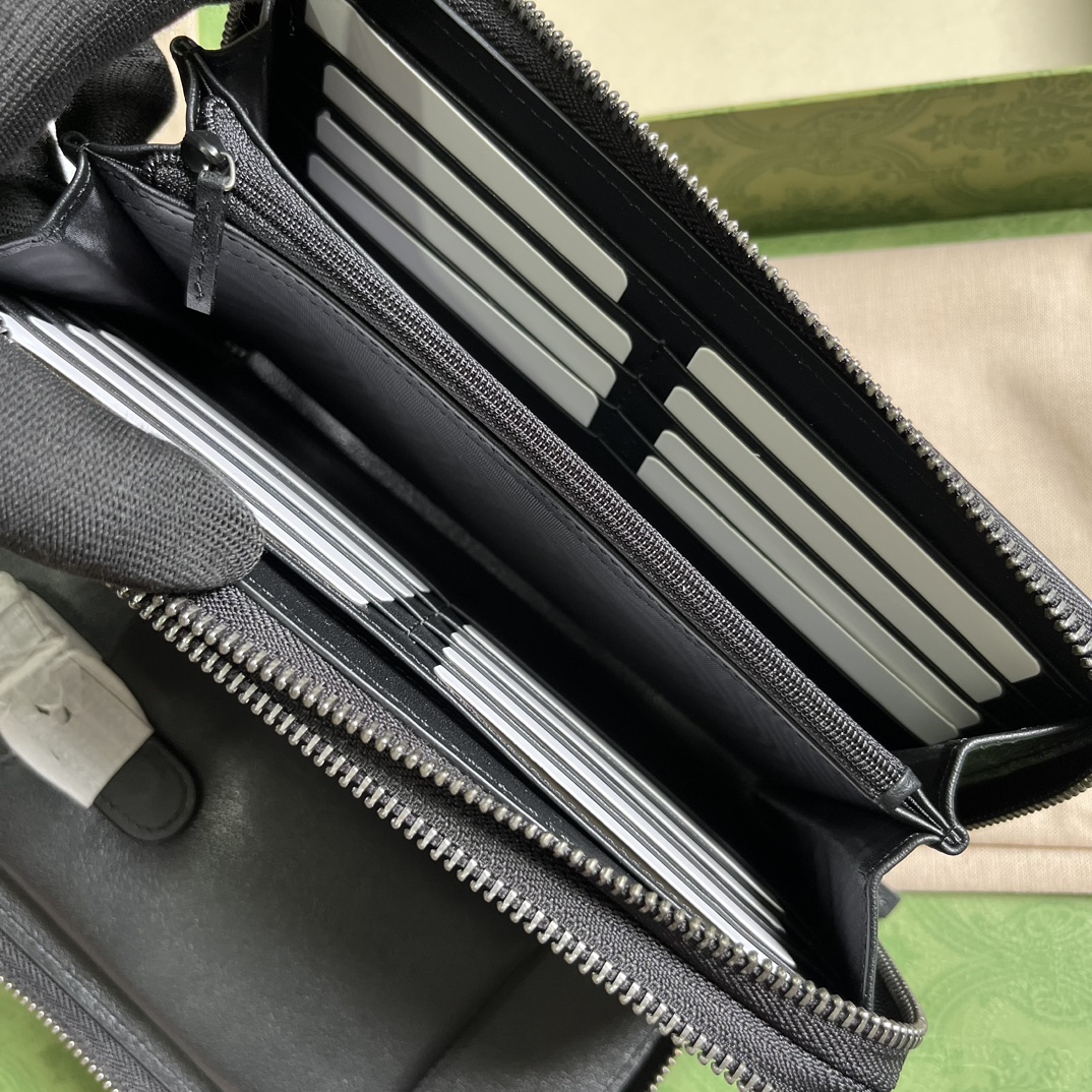 G*u*i jumbo gg travel document case