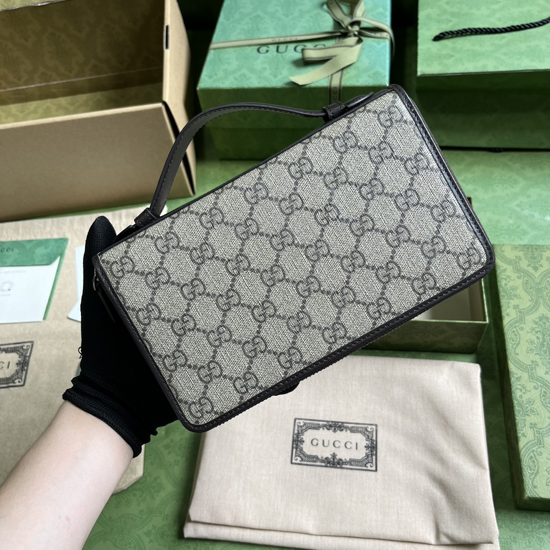 G*u*i jumbo gg travel document case