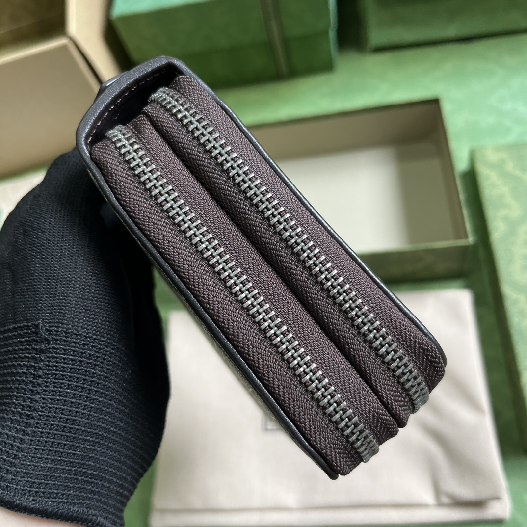 G*u*i jumbo gg travel document case