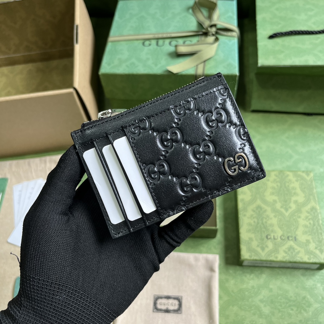 G*u*i signature card case