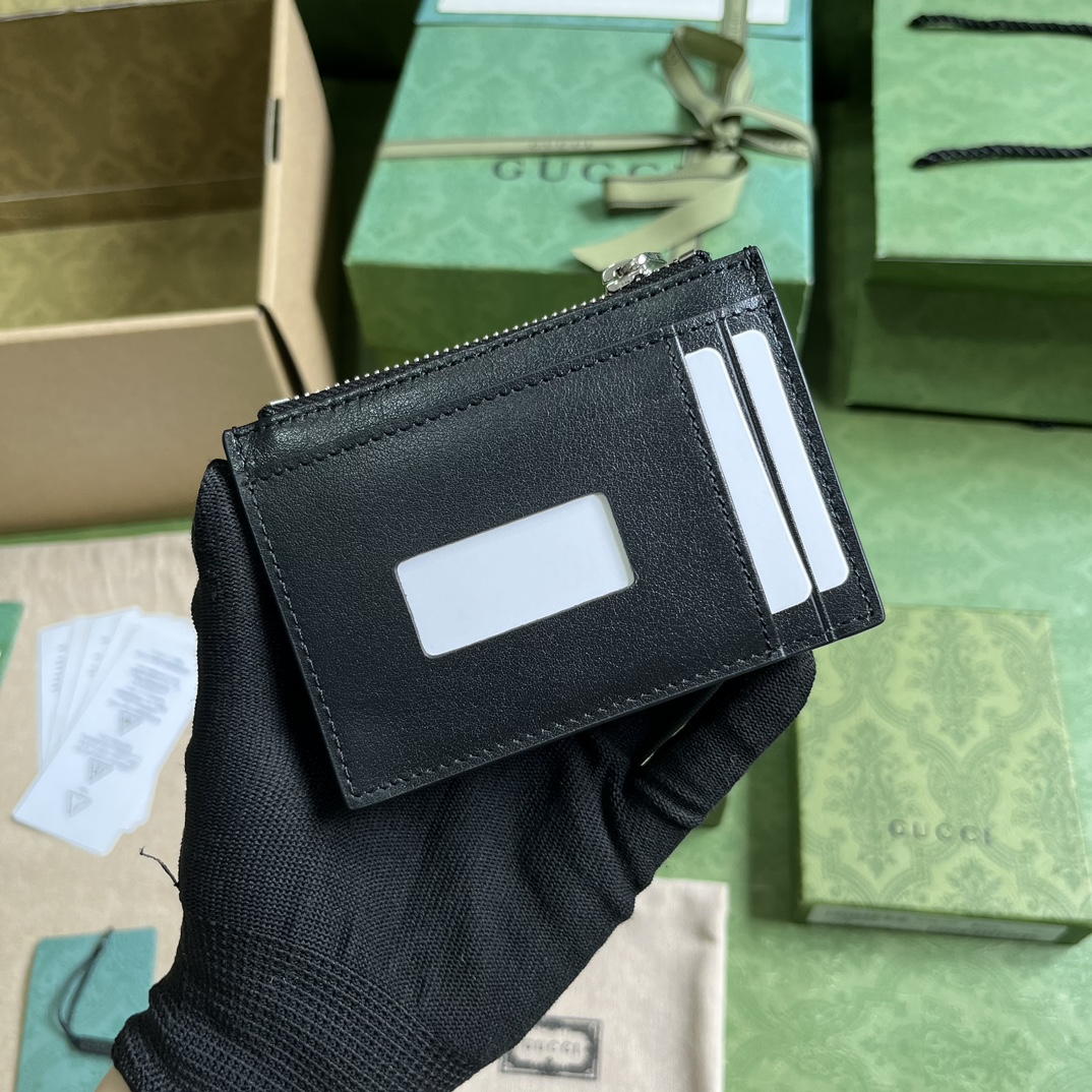 G*u*i signature card case