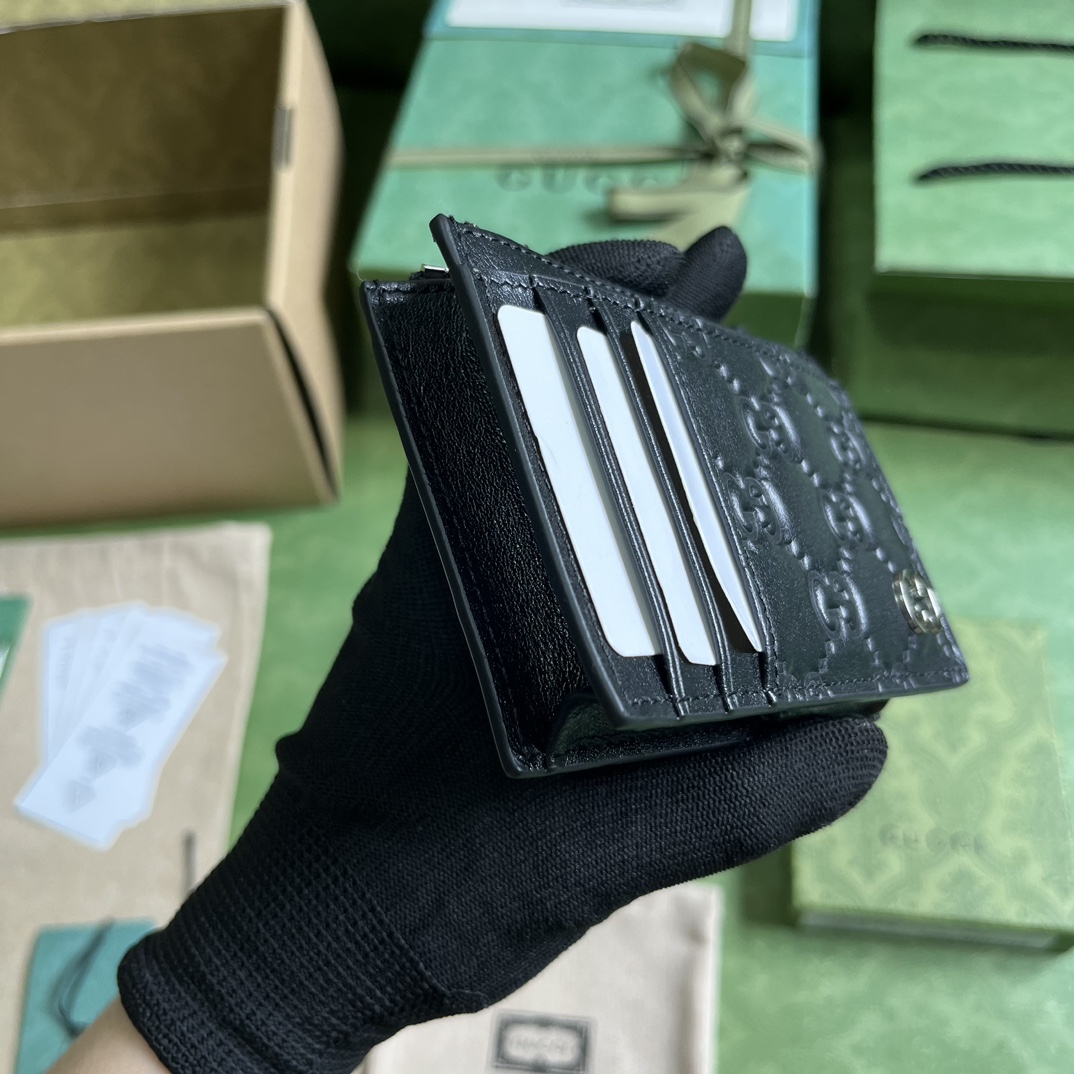 G*u*i signature card case