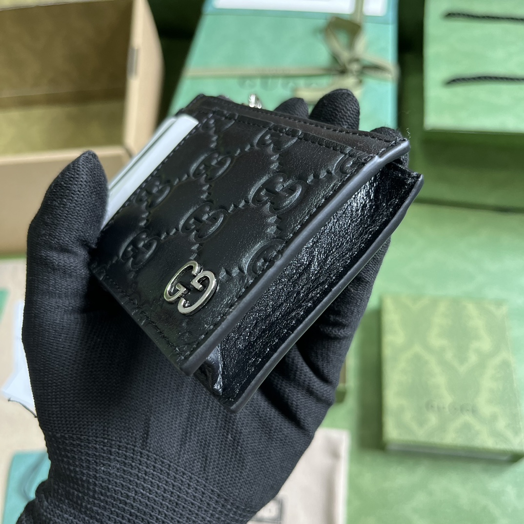 G*u*i signature card case