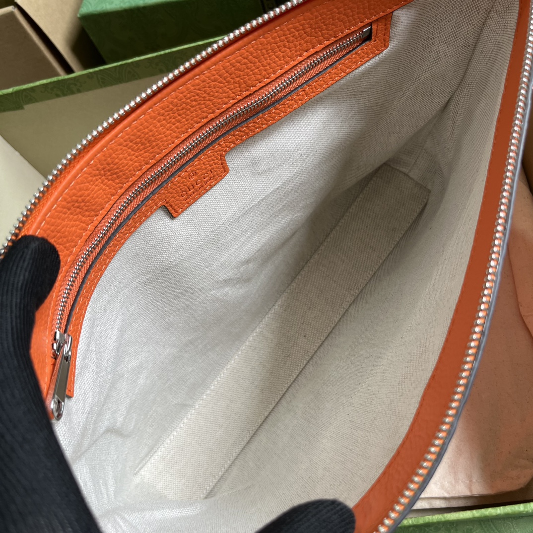 G*u*i gg embossed medium messenger bag