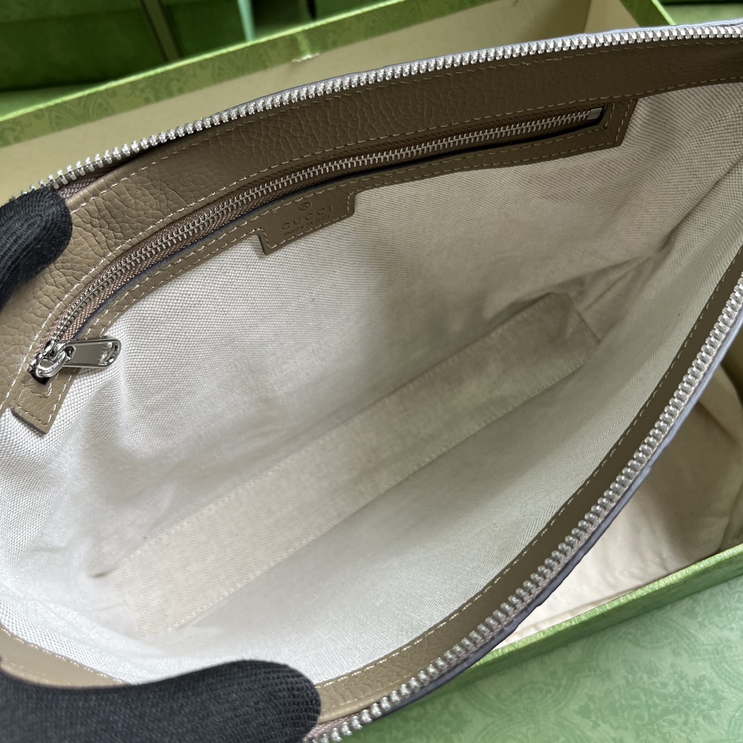 G*u*i gg embossed medium messenger bag