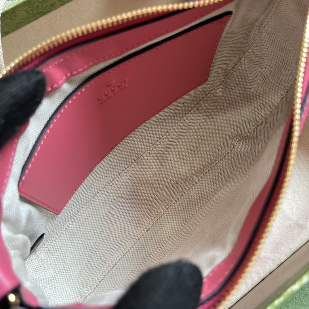 G*u*i matelassé handbag