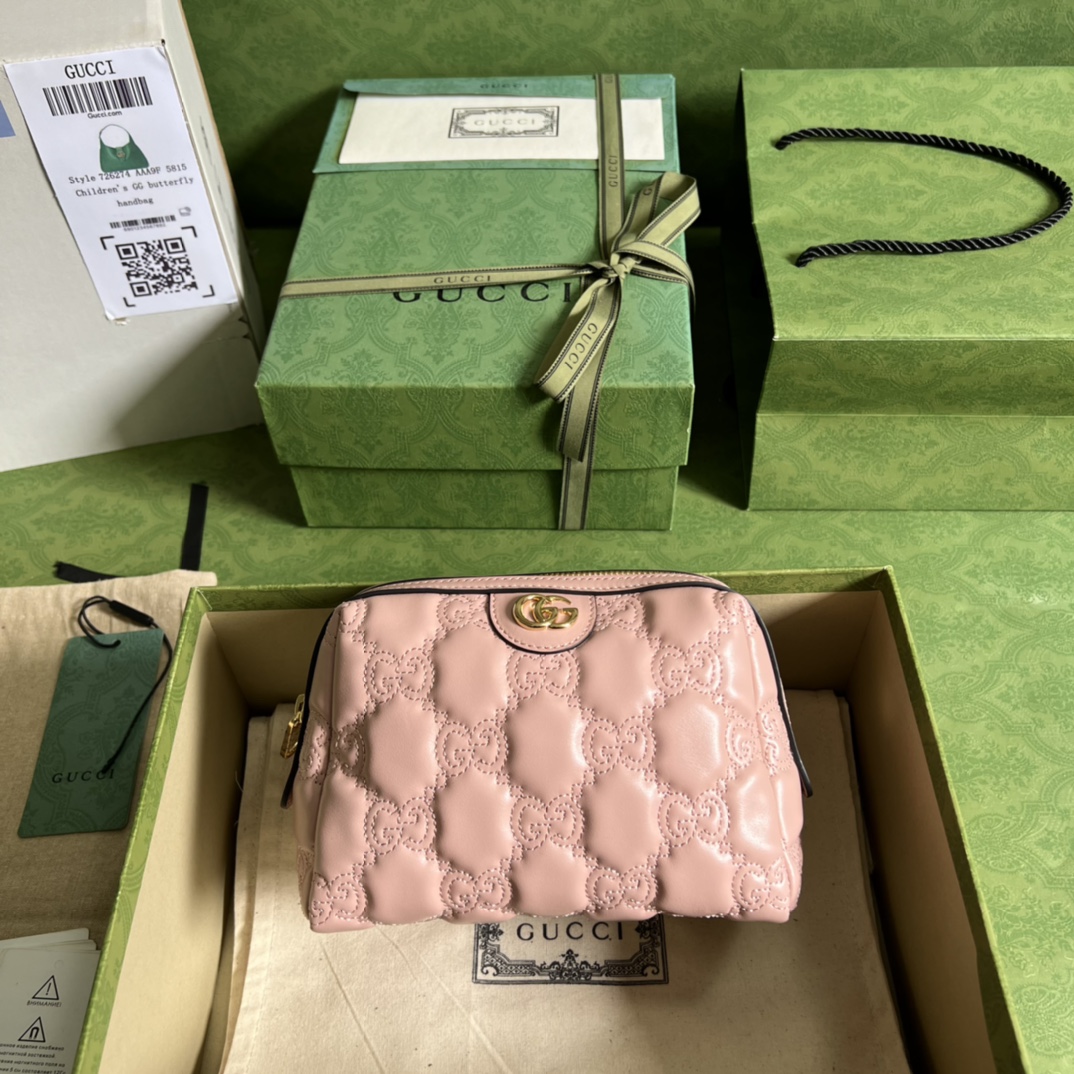 G*u*i gg matelassé beauty case