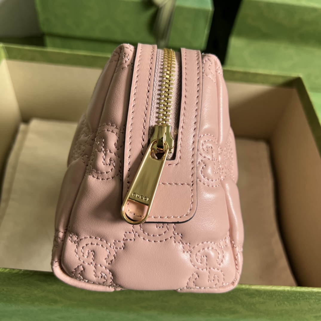 G*u*i gg matelassé beauty case