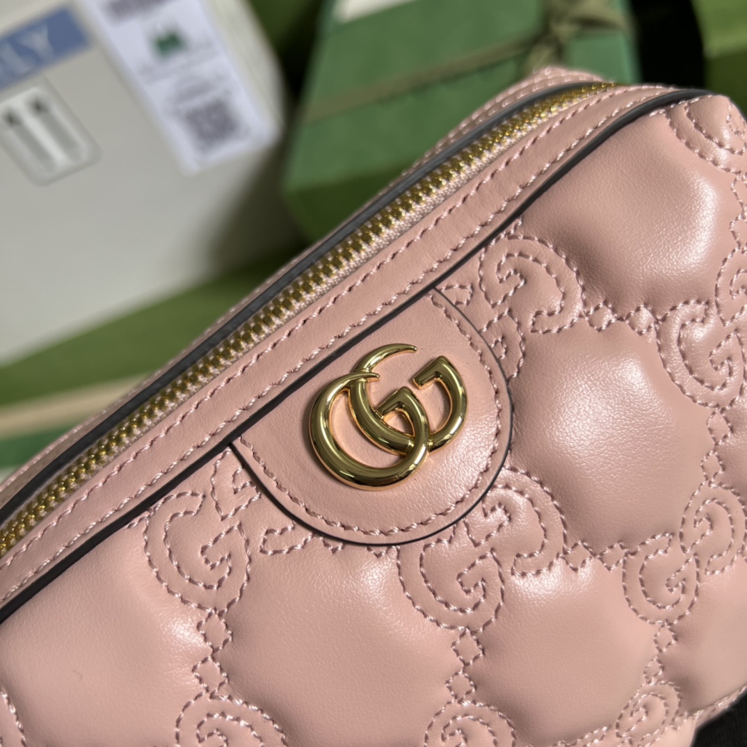 G*u*i gg matelassé beauty case