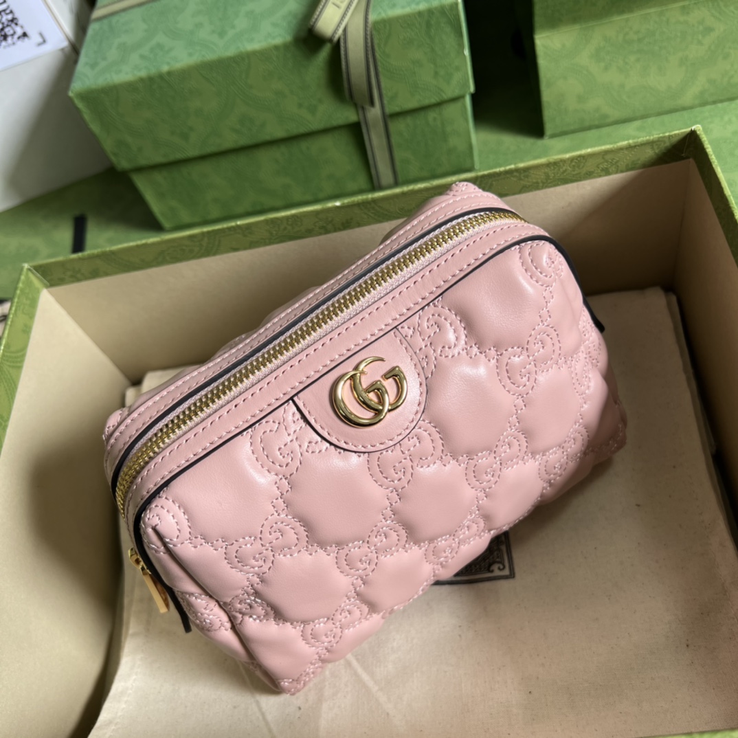 G*u*i gg matelassé beauty case