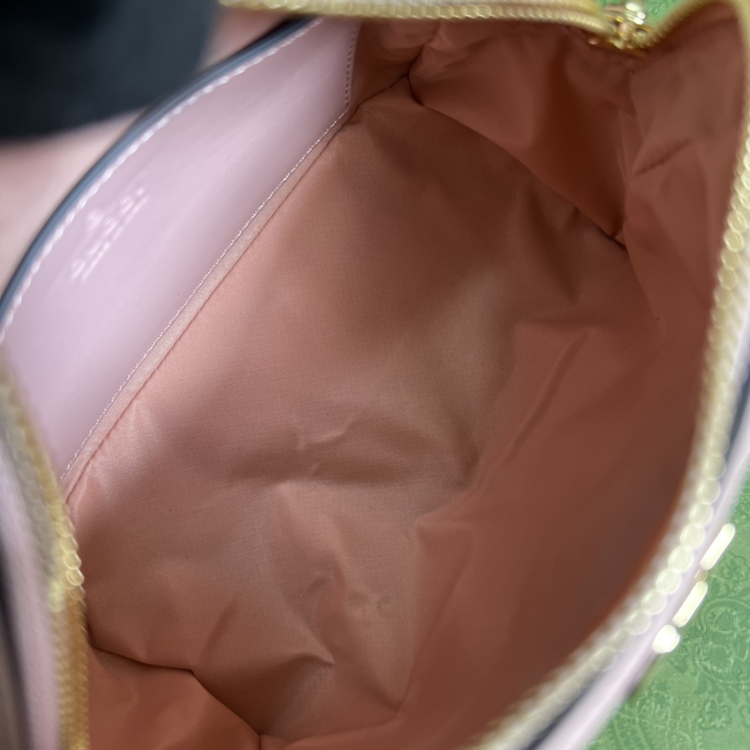 G*u*i gg matelassé beauty case
