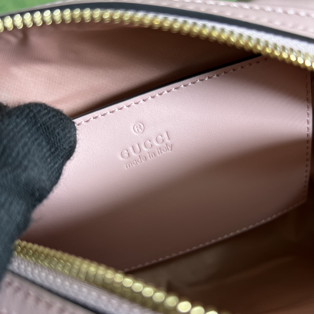 G*u*i gg matelassé beauty case