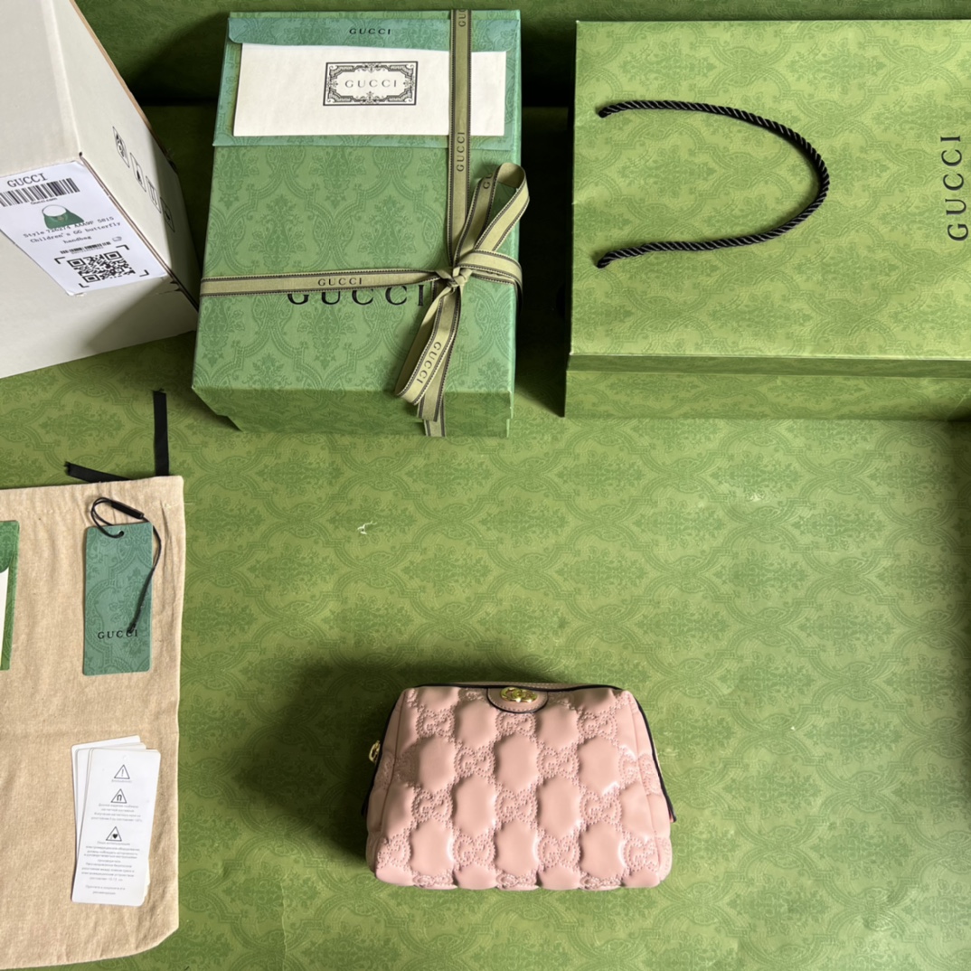 G*u*i gg matelassé beauty case