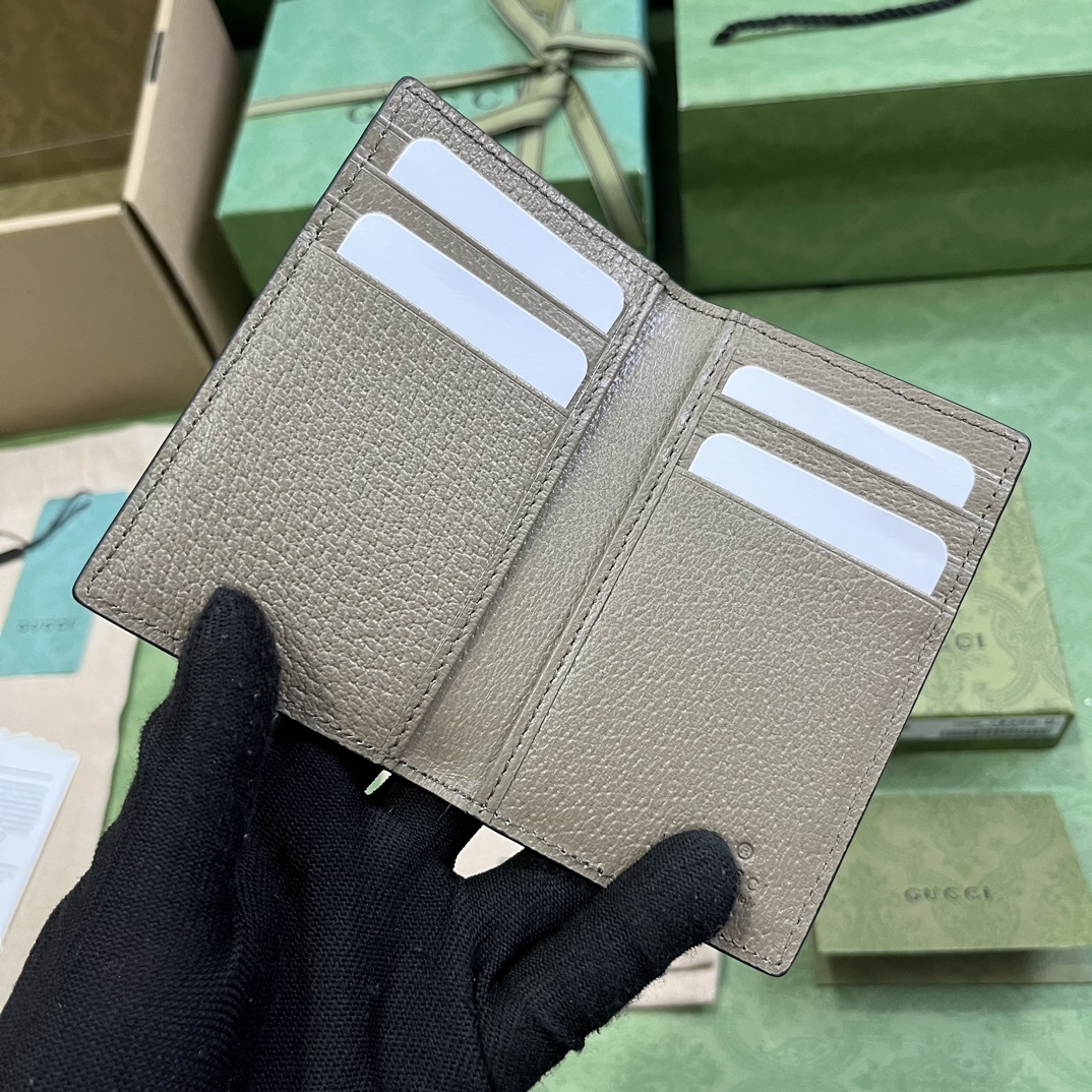 G*u*i gg marmont card case