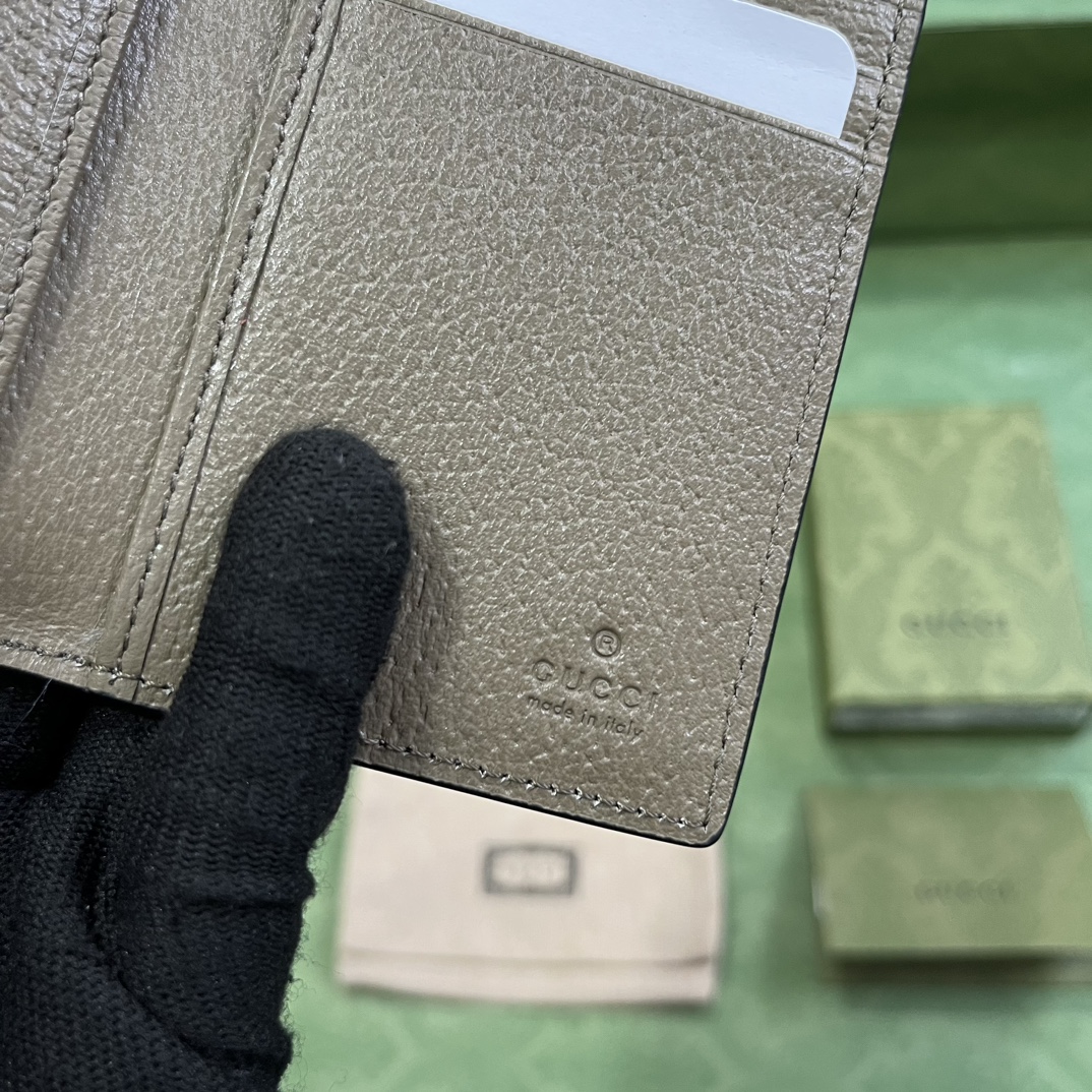 G*u*i gg marmont card case