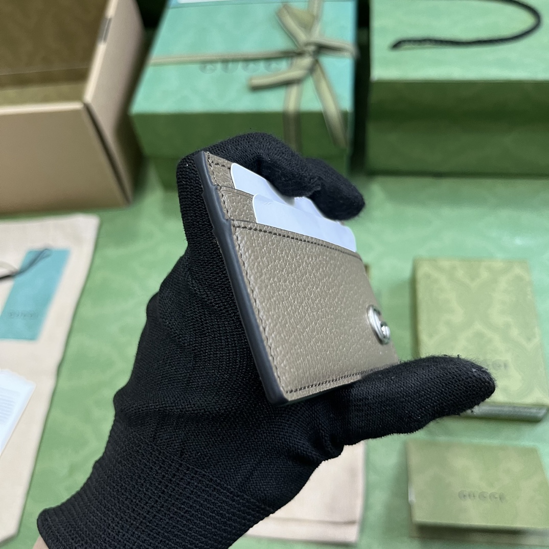 G*u*i gg marmont card case