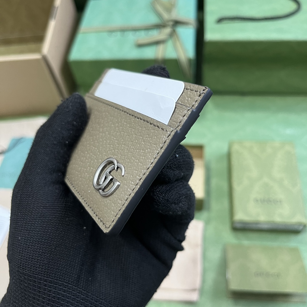 G*u*i gg marmont card case