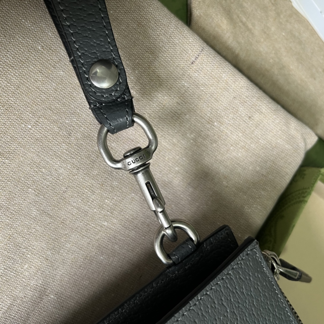 G*u*i gg marmont leather pouch