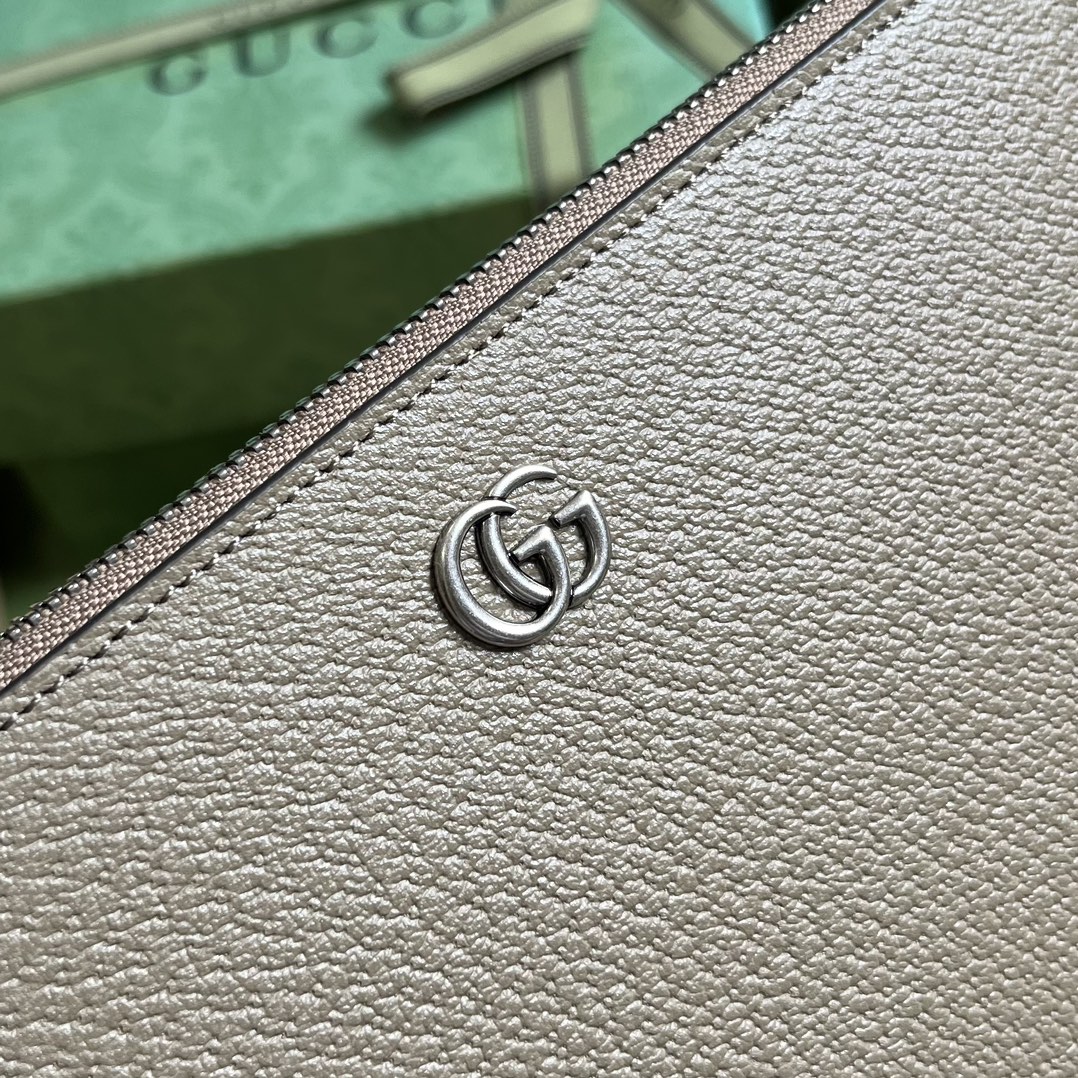G*u*i gg marmont leather pouch