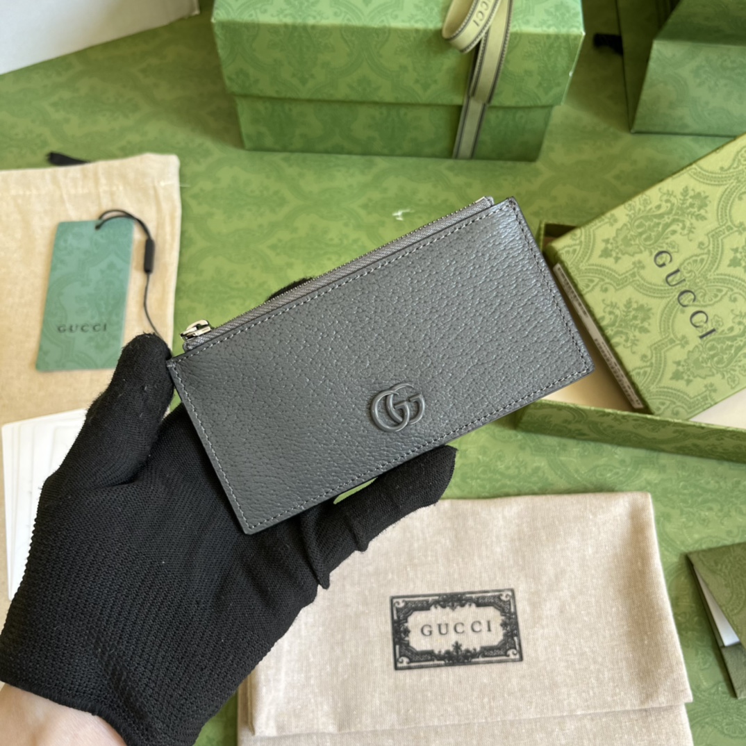 G*u*i gg marmont zip card case