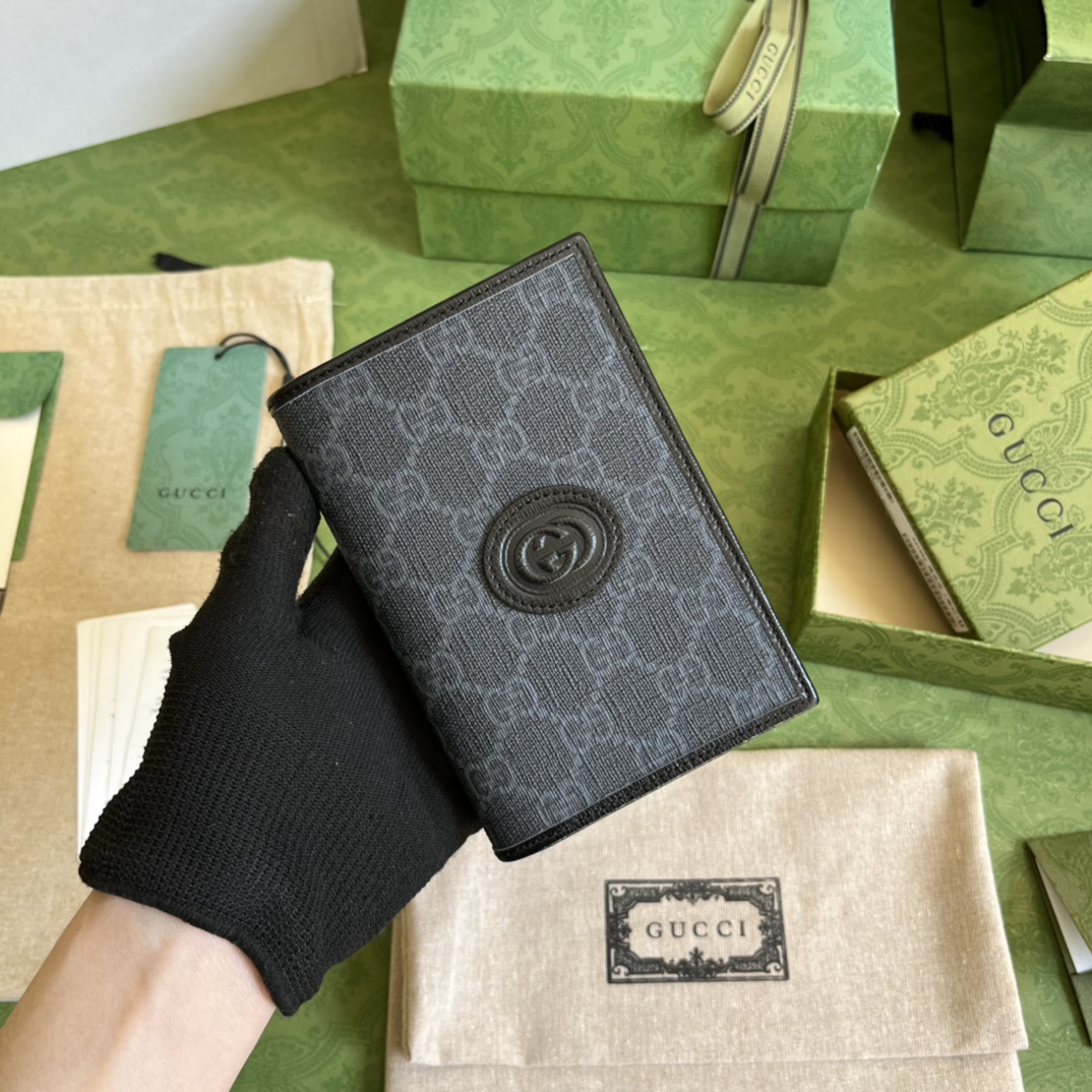 G*u*i gg passport case with interlocking g