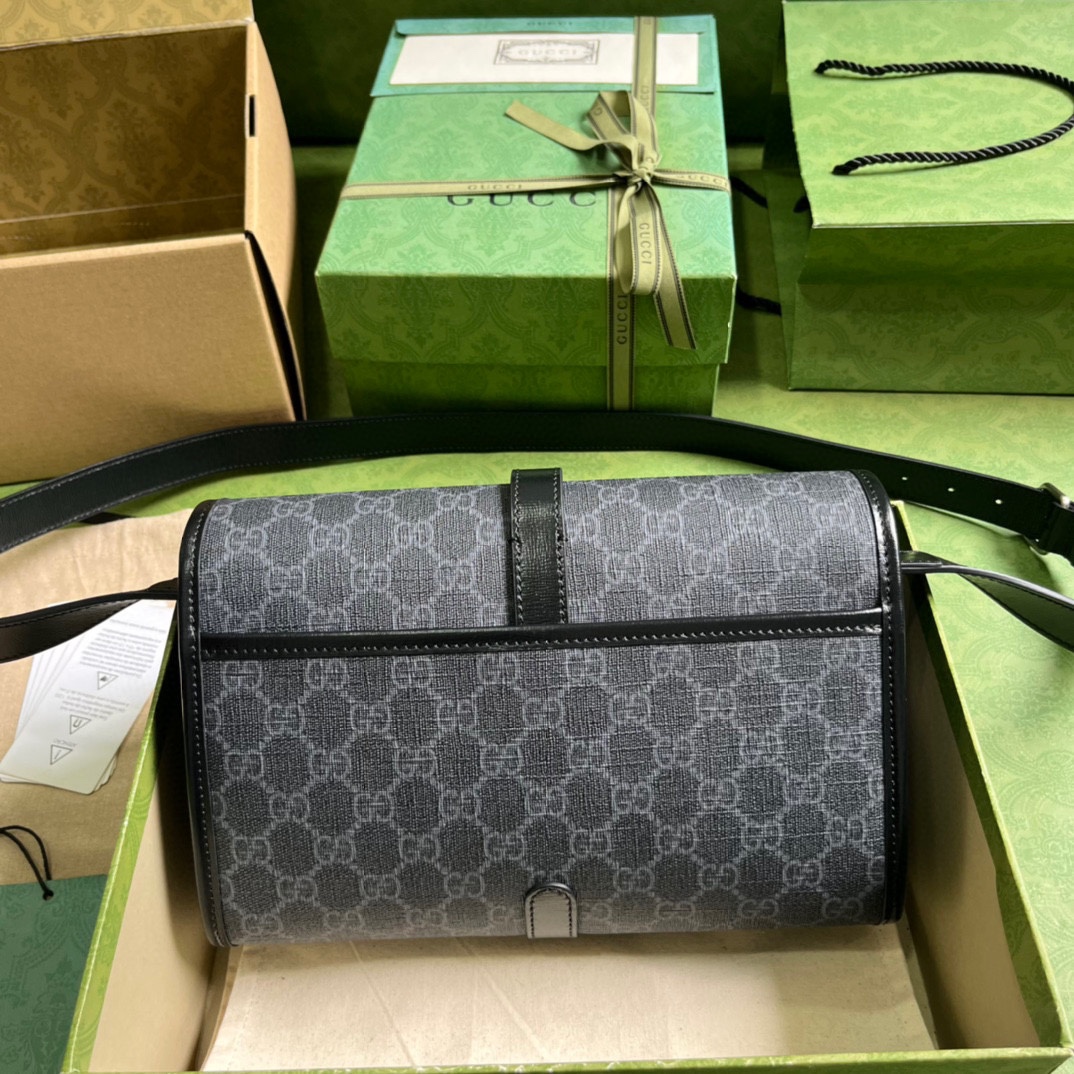G*u*i gg messenger bag with interlocking g