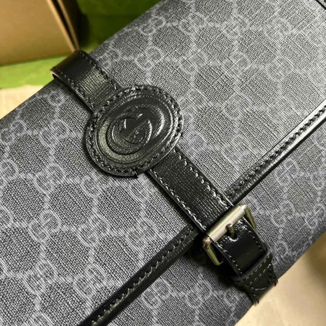 G*u*i gg messenger bag with interlocking g