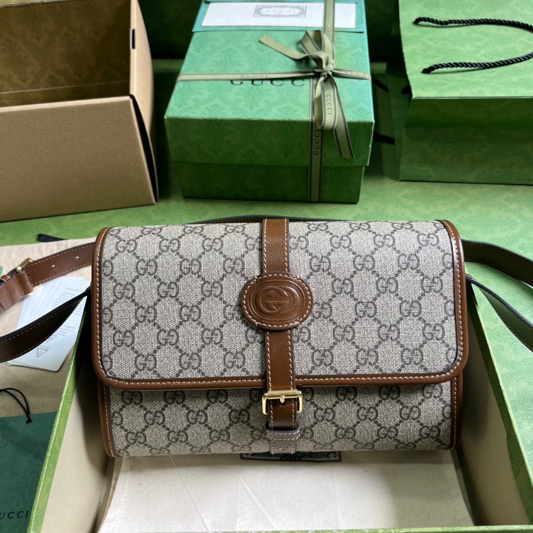 G*u*i gg messenger bag with interlocking g