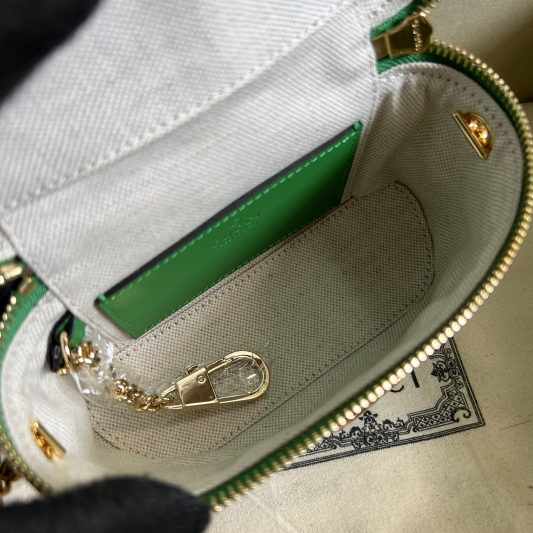 G*u*i gg matelassÉ top handle mini bag