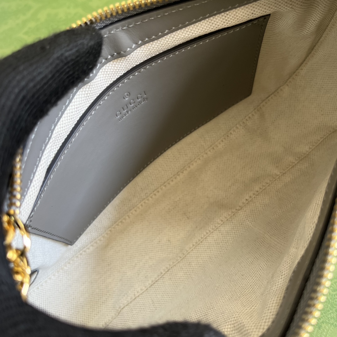 G*u*i matelassé handbag