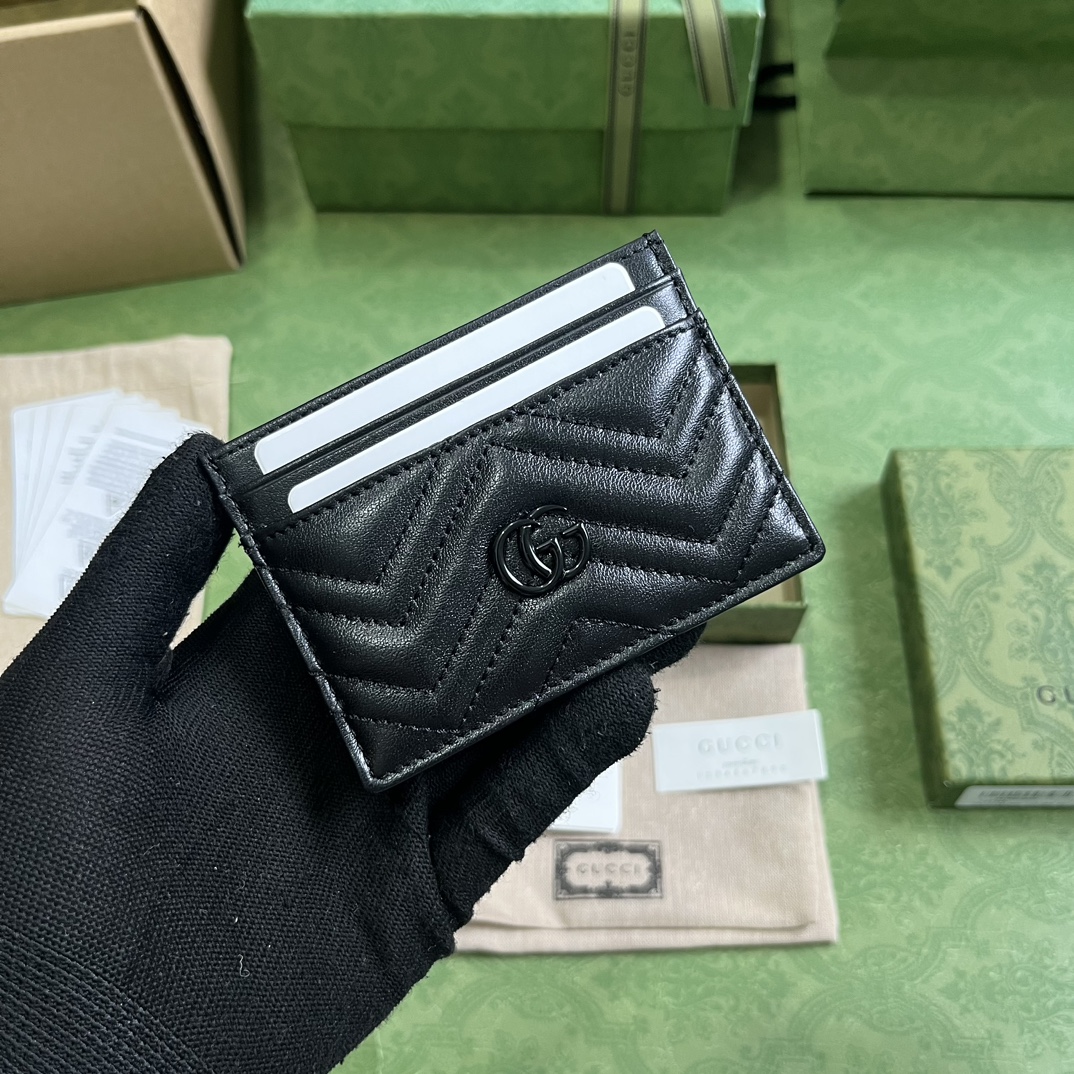 G*u*i card holder
