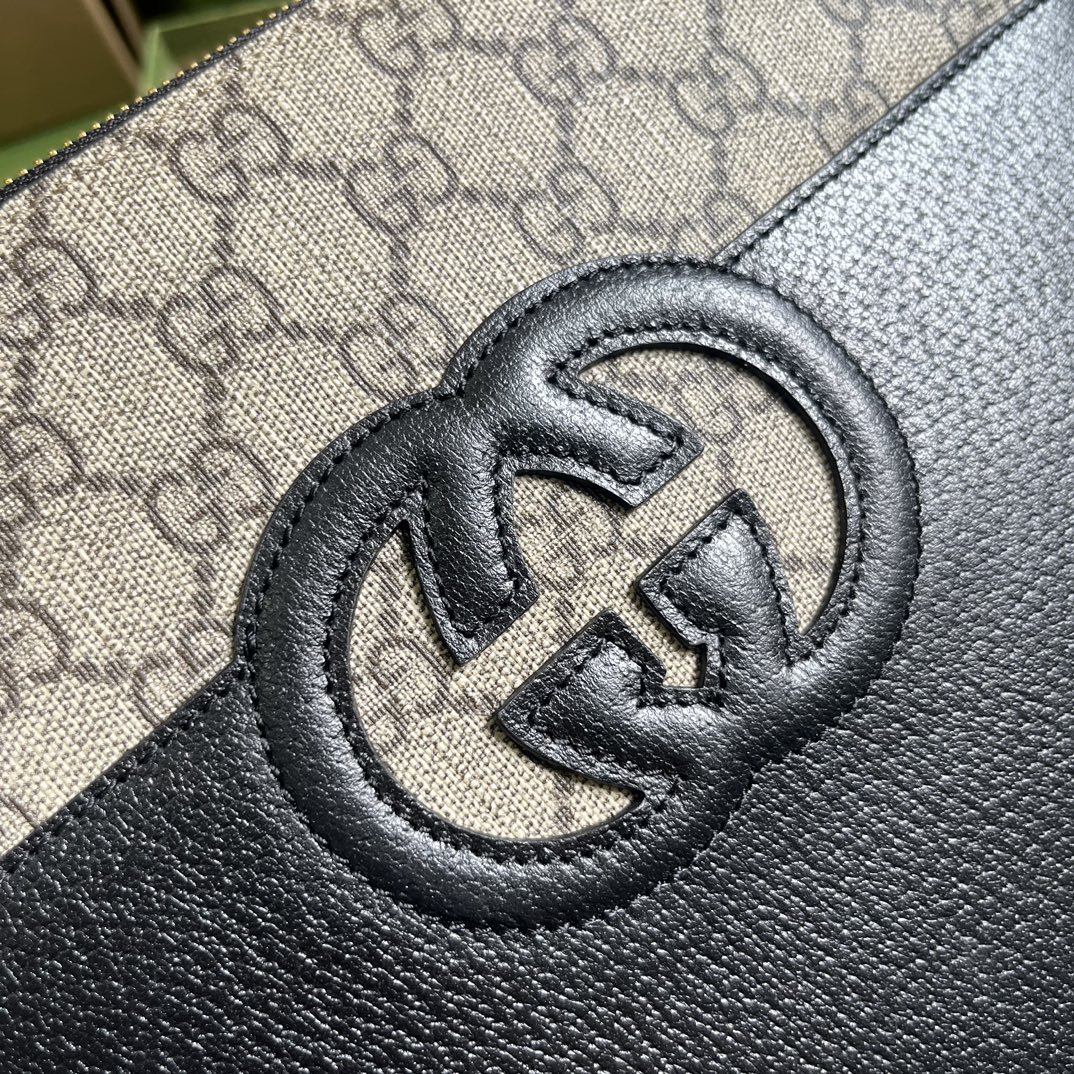 G*u*i pouch with cut-out interlocking g
