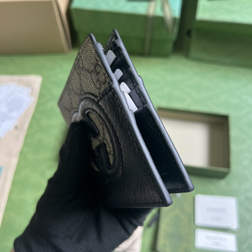 WALLET WITH CUT-OUT INTERLOCKING G