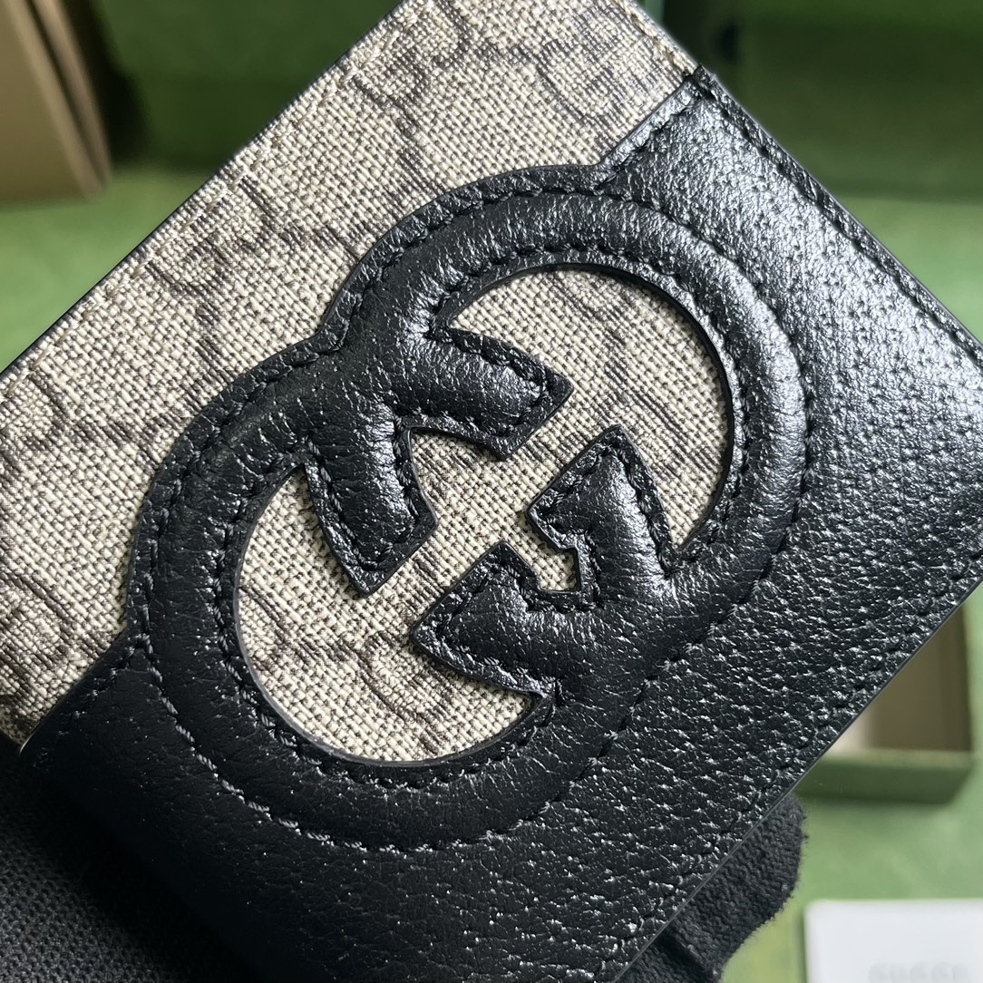 WALLET WITH CUT-OUT INTERLOCKING G