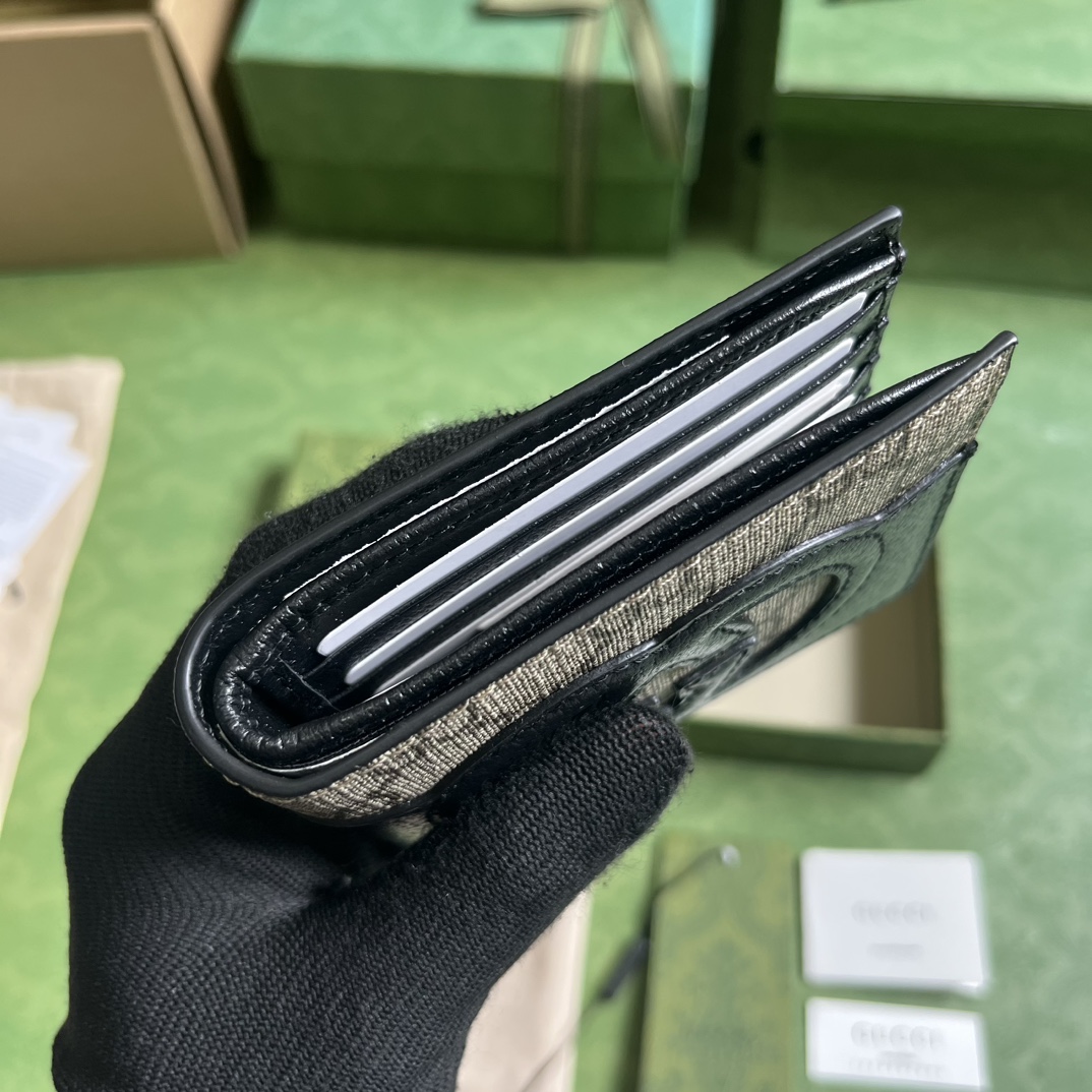 WALLET WITH CUT-OUT INTERLOCKING G