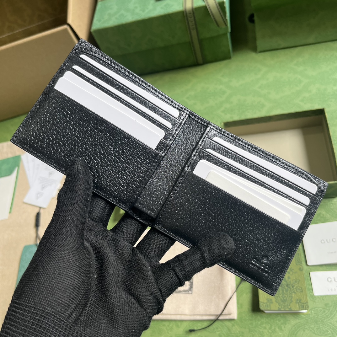 WALLET WITH CUT-OUT INTERLOCKING G