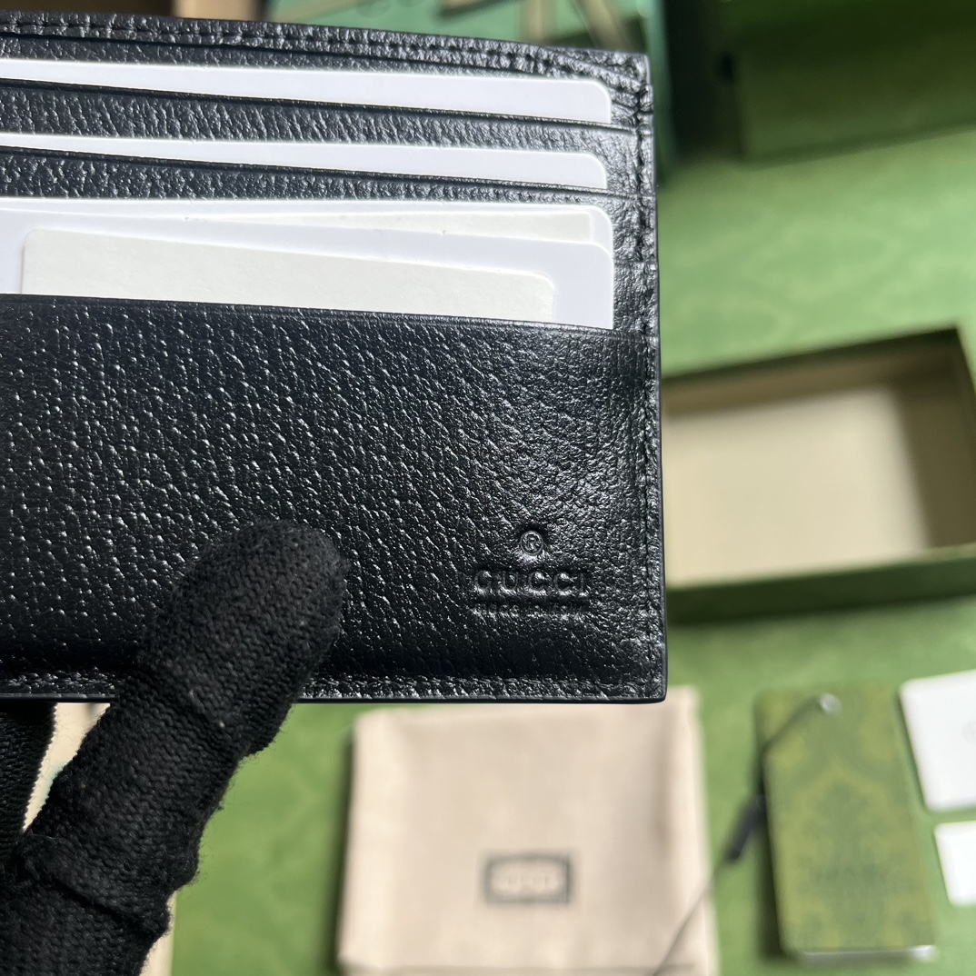WALLET WITH CUT-OUT INTERLOCKING G